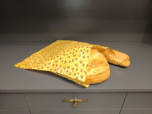 Méhviaszos kenyeres zsák - sárga; piros virágok