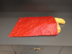 Méhviaszos kenyeres zsák - piros virágos