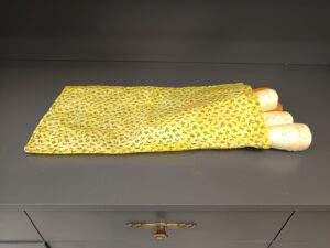 Méhviaszos zöldséges zsák - sárga; kék virágok